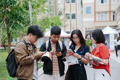 Sinh viên ngành Logistics tìm cơ hội tại Ngày hội việc làm lớn nhất năm 2026