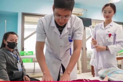 18 viên nam châm kết thành chuỗi gây thủng ruột bé trai