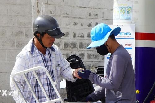 Giá xăng dầu chỉ được điều chỉnh ngay sau 1 ngày khi giá cơ sở tăng 15% trở lên