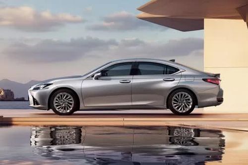 Lexus ES thế hệ mới chốt giá gần 1,2 tỷ đồng