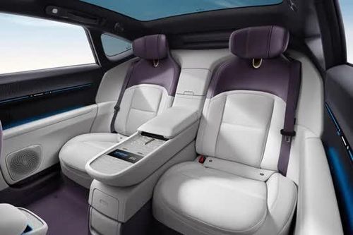 Xe sedan hạng sang dài hơn 5 mét, công suất 539 mã lực, giá hơn 1,1 tỷ đồng
