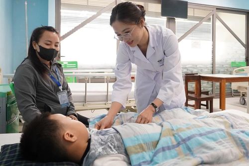Cháu bé 5 tuổi thủng ruột vì nam châm đồ chơi