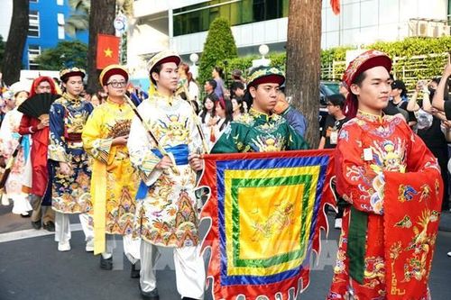 Ngày hội Việt Phục 'Tóc xanh vạt áo' năm 2026