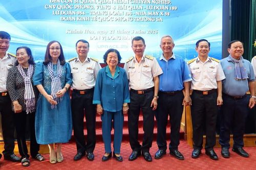 Những 'lá chắn thép' nơi đầu sóng