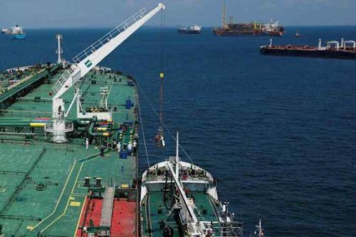 Singapore - Trung tâm tiếp nhiên liệu tàu biển hàng đầu thế giới đứng trước nguy cơ thiếu hụt nguồn cung