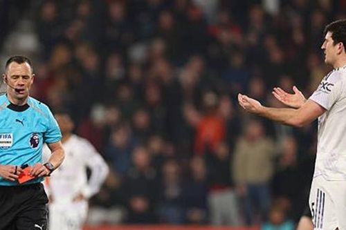 Manchester United chia điểm kịch tính: Bruno Fernandes rực sáng, Harry Maguire nhận thẻ đỏ