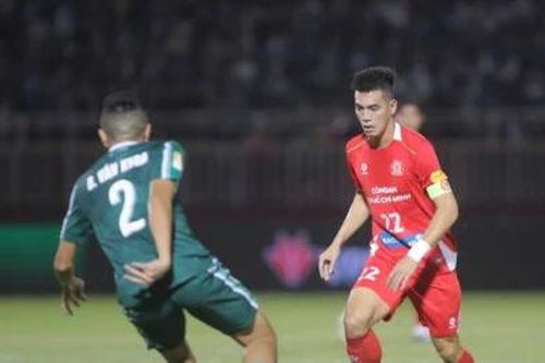 Cầu thủ nội đối mặt sự cạnh tranh ngày càng lớn
