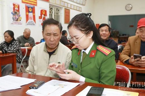 Phường Kỳ Lừa ra quân tuyên truyền, hướng dẫn người dân tích hợp và cài đặt các tiện ích số