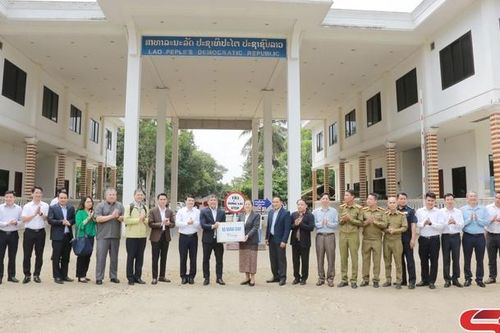Thứ trưởng Thường trực Bộ Ngoại giao làm việc tại Cửa khẩu chính Chiềng Khương