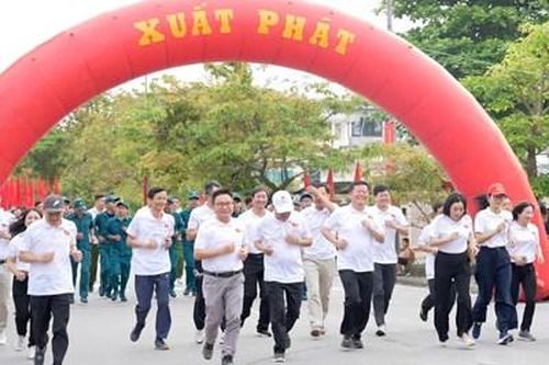 Hàng ngàn vận động viên tham gia giải chạy Olympic vì sức khỏe toàn dân