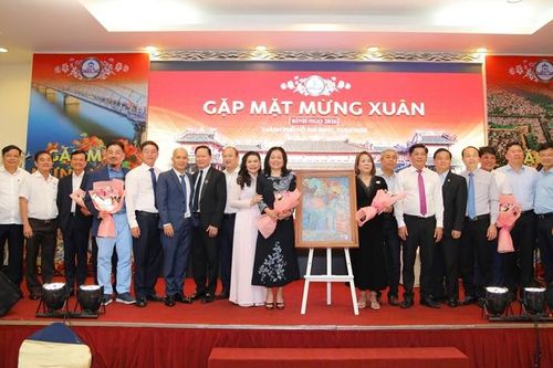 Hơn 400 người tham dự chương trình gặp mặt đồng hương Huế