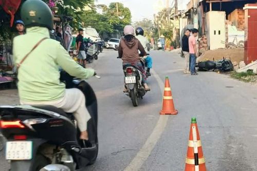 Xe máy tông vào cổng nhà dân bên đường ở Gia Lai, 1 người tử vong