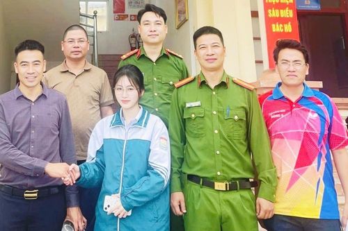 Bất ngờ nhận tiền từ tài khoản lạ, gia đình nữ sinh nhờ công an xã tìm người chuyển nhầm
