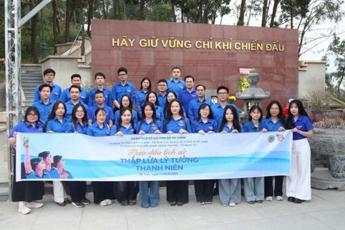 4 chi đoàn thuộc Đoàn Thanh niên Bộ Tài chính hành trình 'Theo dấu lịch sử - thắp lửa lý tưởng thanh niên'