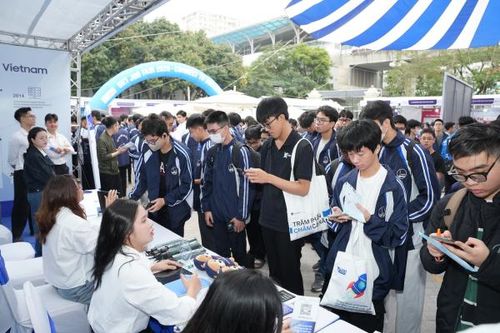 Sinh viên thích ứng ra sao trước biến động của thị trường lao động?