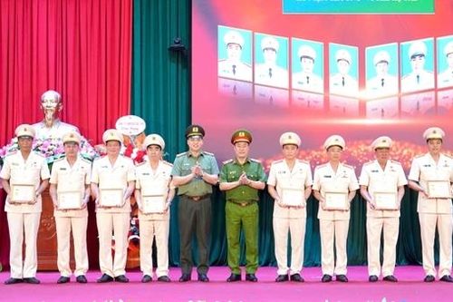 Chia sẻ kinh nghiệm công tác đoàn và công tác giáo dục, cải tạo phạm nhân