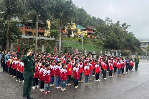 Trường Phổ thông dân tộc bán trú Tiểu học Ngọc Khê tổ chức 'Tiết học biên cương'