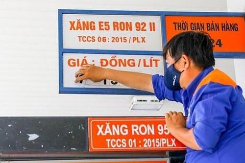 Giá cơ sở tăng từ 15% trở lên thì giá xăng dầu trong nước mới được điều chỉnh