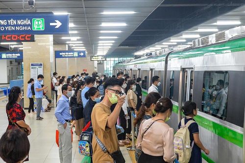Gần 6 triệu lượt khách đi tàu điện trên cao hài lòng với hệ thống soát vé tự động