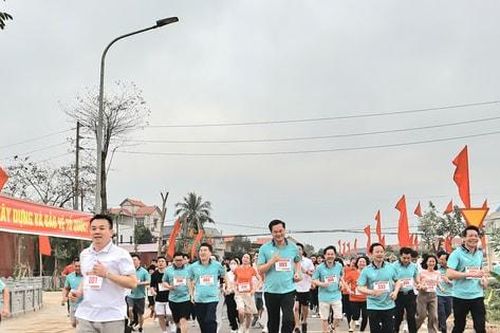 Xã Hát Môn: Hàng trăm cán bộ và nhân dân tham gia Ngày chạy Olympic