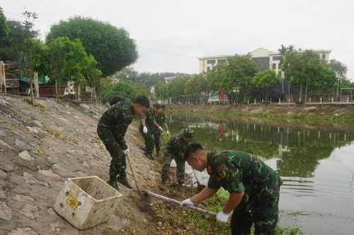 Phường Tây Tựu ra quân xử lý rác thải, làm sạch môi trường