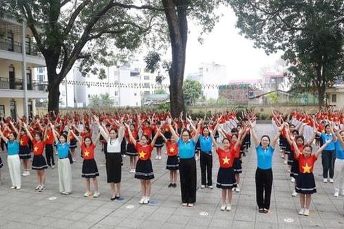 Hội phụ nữ phường Dương Nội thi đua xây dựng gia đình '5 không, 3 sạch, 3 an'