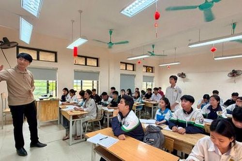 Thầy và trò Trường THPT Lưu Hoàng tự tin chinh phục kỳ thi mới