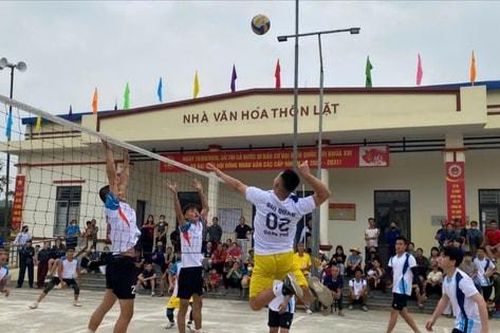 Sôi nổi giải bóng chuyền da nam thanh niên xã Ba Vì