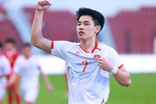 Cầu thủ Đình Bắc nhận tin vui cùng Hòa Minzy, hạnh phúc nói một điều