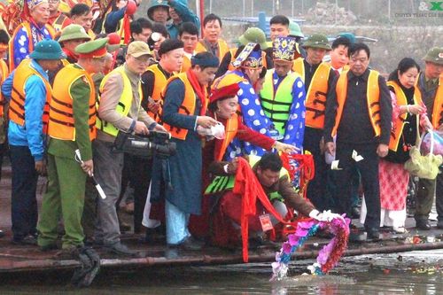 Ngôi đền thiêng kỳ bí và những điểm mới ở Lễ hội Quan lớn Tuần Tranh