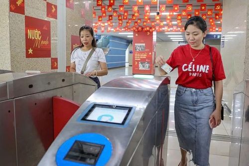 Hơn 6,1 triệu lượt khách đi tàu điện bằng sinh trắc học, thuận tiện và hiện đại