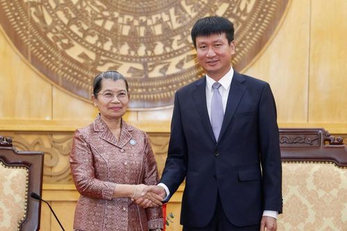 Đoàn đại biểu cấp cao Hội đồng Quốc gia Mặt trận Đoàn kết Phát triển Tổ quốc Campuchia chào xã giao lãnh đạo tỉnh Ninh Bình