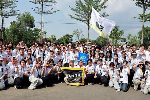 Hội trại 'Thắp lửa truyền thống': Kết nối các thế hệ sinh viên Luật TP.HCM