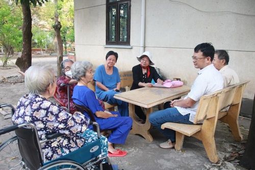 'Gánh nặng kép' từ bệnh hô hấp và thực trạng 'bệnh chồng bệnh' tại Việt Nam