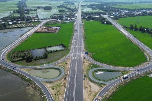 Bài 3: Hạ tầng thông suốt: Đòn bẩy 'hút' siêu dự án, nâng cao đời sống nhân dân