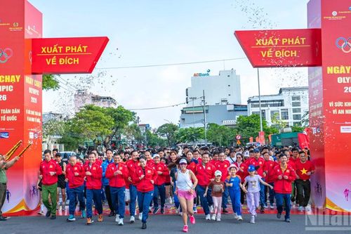 Đà Nẵng: Hơn 38.000 người 'nhuộm đỏ' phố phường trong Ngày chạy Olympic vì an ninh Tổ quốc