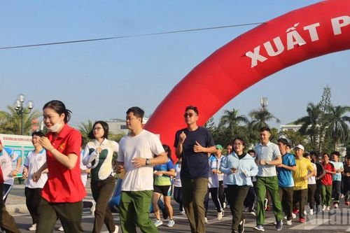 Quảng Ngãi: Đông đảo cán bộ, chiến sĩ và nhân dân tham gia Ngày chạy Olympic năm 2026