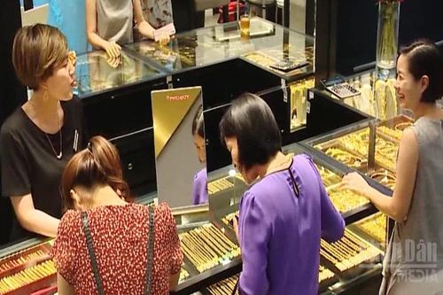 Lỗ tới 15 triệu đồng/lượng sau một tuần 'đu đỉnh' vàng