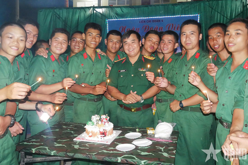 Sư đoàn 5 (Quân khu 7): 'Sinh nhật đồng đội' tiếp lửa chiến sĩ mới