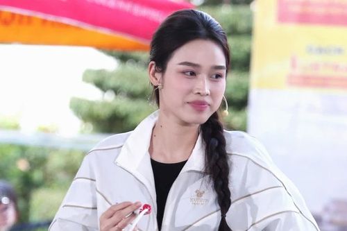 Hoa hậu Việt Nam Đỗ Thị Hà lăn xả hết mình vì hoàn cảnh khó khăn