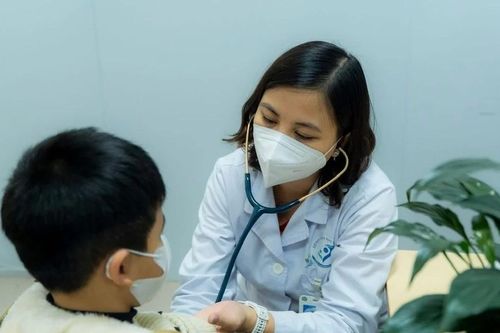 RSV bùng phát thời điểm giao mùa