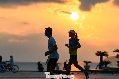 Vận động viên chạy thử cung đường Tiền Phong Marathon 2026