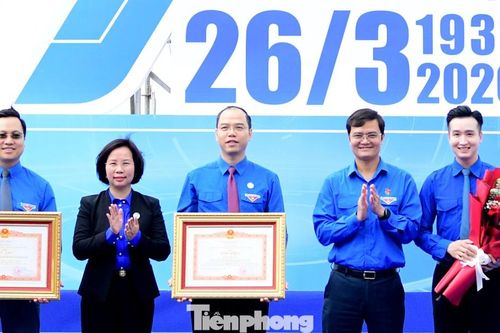 Thành Đoàn Hà Nội vinh dự nhận Bằng khen của Thủ tướng, tuyên dương 95 cán bộ tiêu biểu
