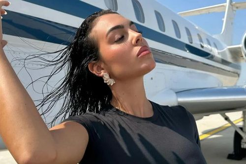 Bức ảnh toát ra mùi tiền của Ronaldo và bạn gái