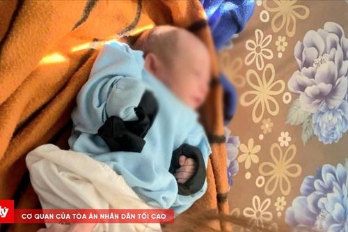 Phát hiện một bé sơ sinh bị bỏ rơi ở rẫy cà phê