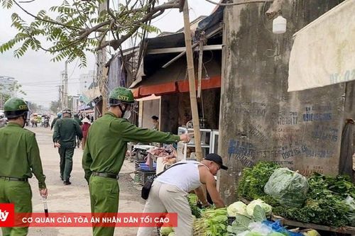 Ra quân xử lý lấn chiếm vỉa hè, lòng đường bán hàng
