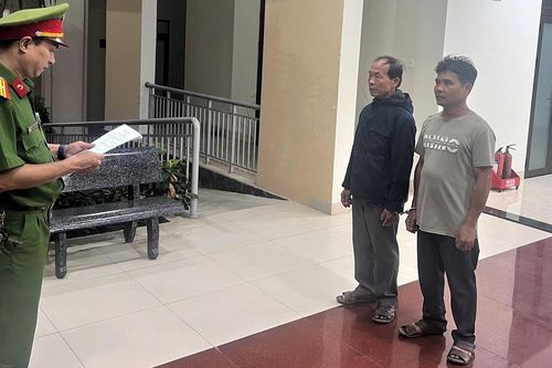 Tạm giữ hình sự 2 người đàn ông nhiều lần xâm hại cháu bé 13 tuổi