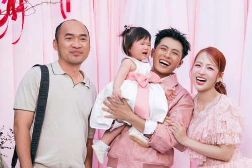 Tiến Luật gặp 'sự cố' hy hữu khi đi thôi nôi con Puka