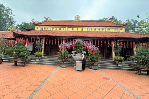 Về với chùa cổ Báo Ân