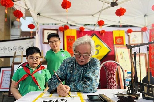 Chuyện về 'ông đồ' trong thời đại số